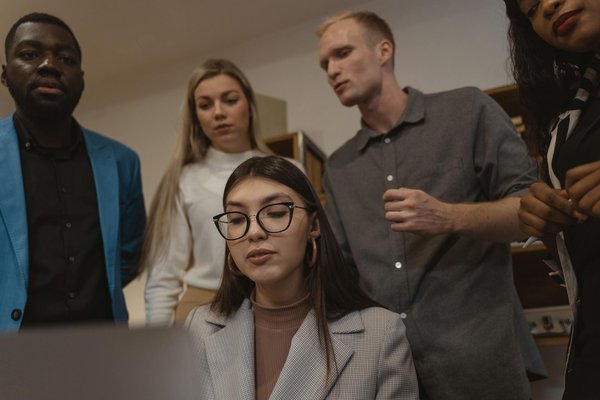 Bannières et roll up : les utilisations courantes de ces outils de communication